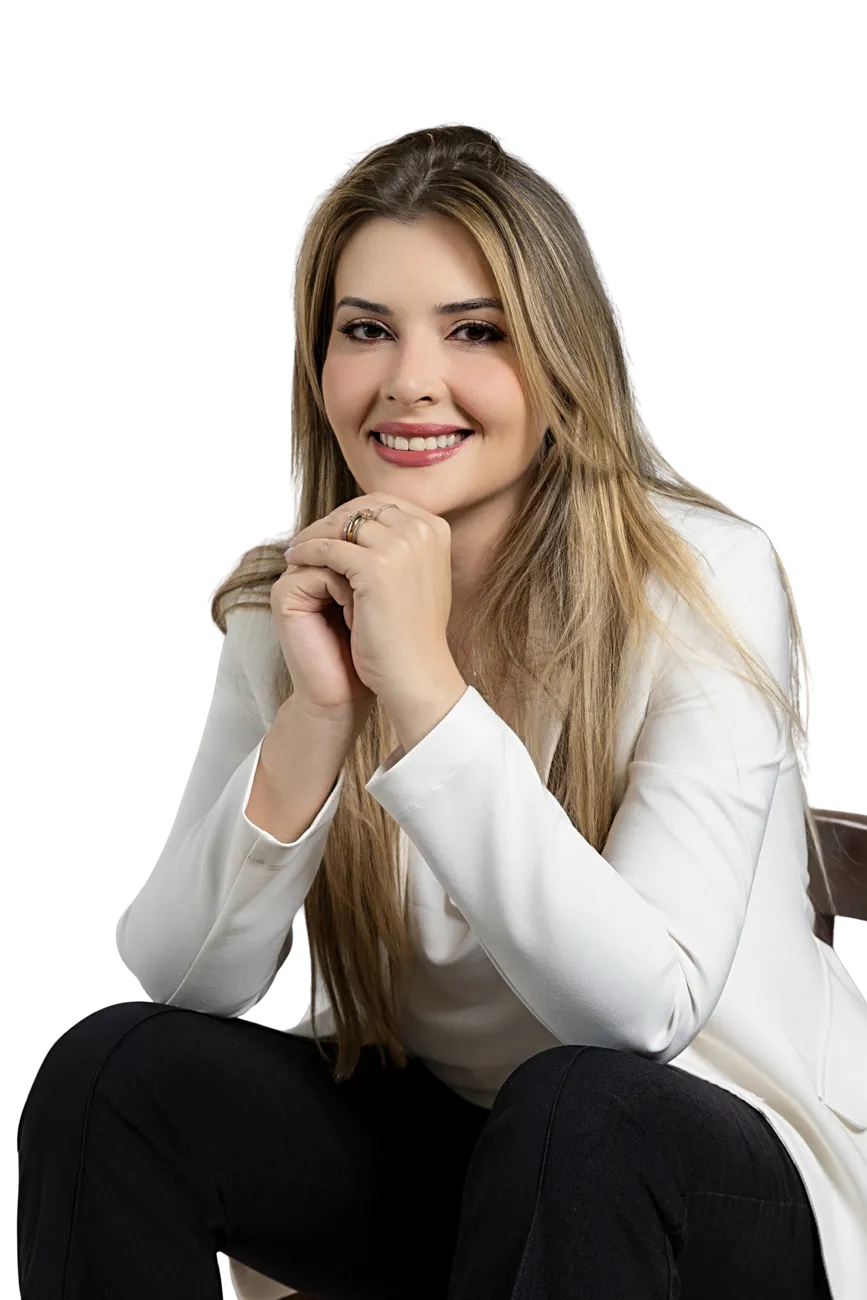 Carol Molinari sorrindo